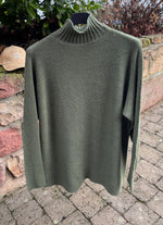 Lade das Bild in den Galerie-Viewer, Pullover Stehkragen
