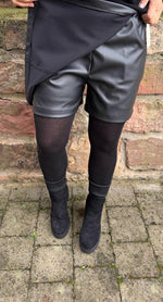 Lade das Bild in den Galerie-Viewer, Rock/Hose Lederoptik
