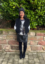 Lade das Bild in den Galerie-Viewer, Feinstrickpullover Skull Schwarz-Weiß
