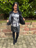 Lade das Bild in den Galerie-Viewer, Feinstrickpullover Skull Schwarz-Weiß
