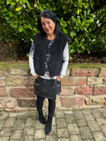 Lade das Bild in den Galerie-Viewer, Feinstrickpullover Skull Schwarz-Weiß
