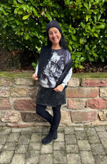 Lade das Bild in den Galerie-Viewer, Feinstrickpullover Skull Schwarz-Weiß
