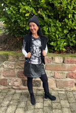 Lade das Bild in den Galerie-Viewer, Feinstrickpullover Skull Schwarz-Weiß
