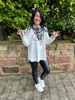 Lade das Bild in den Galerie-Viewer, Dreieckstuch Schwarz-Weiß
