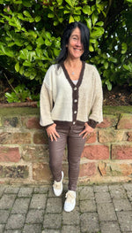 Lade das Bild in den Galerie-Viewer, Lederoptikhose Nelly braun
