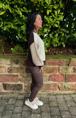 Lade das Bild in den Galerie-Viewer, Strickjacke Braun-beige mit Glitzereffekt
