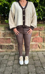 Lade das Bild in den Galerie-Viewer, Strickjacke Braun-beige mit Glitzereffekt
