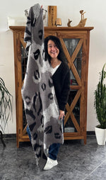 Lade das Bild in den Galerie-Viewer, Schal "Josie"
