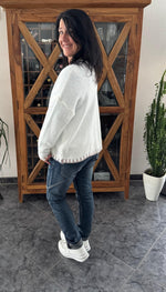 Lade das Bild in den Galerie-Viewer, Strickjacke Ecru mit Farbbordüre
