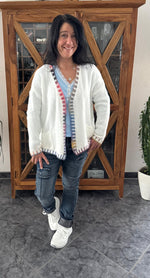 Lade das Bild in den Galerie-Viewer, Strickjacke Ecru mit Farbbordüre
