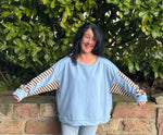 Lade das Bild in den Galerie-Viewer, Sweatshirt mit Streifeneinsatz am Arm
