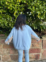 Lade das Bild in den Galerie-Viewer, Sweatshirt mit Streifeneinsatz am Arm
