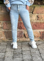 Lade das Bild in den Galerie-Viewer, Jeans "Jessy"
