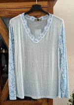 Lade das Bild in den Galerie-Viewer, Basic Shirt mit Spitzenärmel

