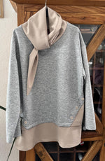 Lade das Bild in den Galerie-Viewer, Sweatshirt mit Schal Details
