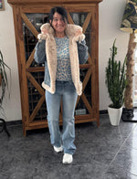 Lade das Bild in den Galerie-Viewer, Jeansjacke mit Fellbesatz REDUZIERT
