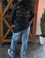 Lade das Bild in den Galerie-Viewer, Spitzenshirt asymmetrisch
