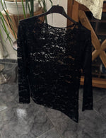 Lade das Bild in den Galerie-Viewer, Spitzenshirt asymmetrisch
