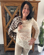 Lade das Bild in den Galerie-Viewer, Spitzenshirt asymmetrisch
