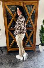 Lade das Bild in den Galerie-Viewer, Leo Blouson
