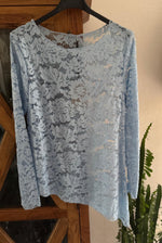 Lade das Bild in den Galerie-Viewer, Spitzenshirt asymmetrisch
