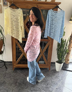 Lade das Bild in den Galerie-Viewer, Spitzenshirt asymmetrisch
