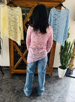 Lade das Bild in den Galerie-Viewer, Spitzenshirt asymmetrisch
