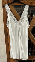 Lade das Bild in den Galerie-Viewer, Top "Scarlett" One Size verschiedene Farben
