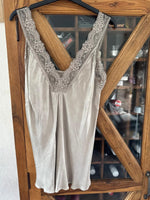 Lade das Bild in den Galerie-Viewer, Top "Scarlett" One Size verschiedene Farben
