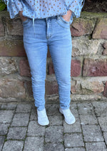 Lade das Bild in den Galerie-Viewer, Jeans "Jessy"
