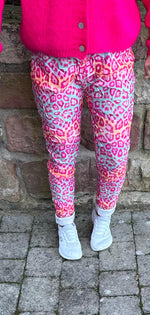 Lade das Bild in den Galerie-Viewer, Jogger Leo in 5 Farben
