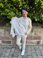 Lade das Bild in den Galerie-Viewer, Bluse mit Punkten
