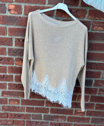 Lade das Bild in den Galerie-Viewer, Feiner Strickpullover mit Spitzensaum
