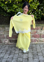 Lade das Bild in den Galerie-Viewer, Feiner Strickpullover mit Spitzensaum
