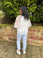 Lade das Bild in den Galerie-Viewer, Jeans mit Used-Details
