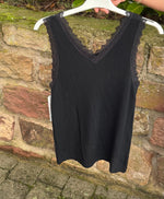 Lade das Bild in den Galerie-Viewer, Ripp Top Spitze
