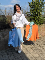 Lade das Bild in den Galerie-Viewer, Sommerschal mit Leo Print
