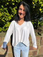 Lade das Bild in den Galerie-Viewer, Langarmshirt " Naomi"
