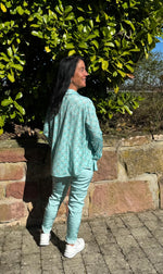 Lade das Bild in den Galerie-Viewer, Bluse mit Print &amp; Kragen
