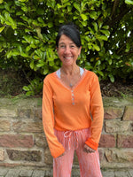 Lade das Bild in den Galerie-Viewer, Langarmshirt "Spitze"
