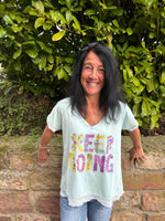 Lade das Bild in den Galerie-Viewer, T-Shirt "KEEP GOING"
