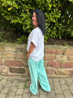Lade das Bild in den Galerie-Viewer, T-Shirt Joy
