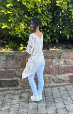 Lade das Bild in den Galerie-Viewer, Shirt Cut Out beige
