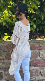 Lade das Bild in den Galerie-Viewer, Shirt Cut Out beige
