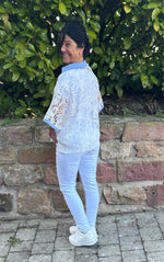 Lade das Bild in den Galerie-Viewer, Spitzenbluse mit Jeansdetails
