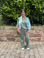 Lade das Bild in den Galerie-Viewer, Sommerschal mit Leo Print
