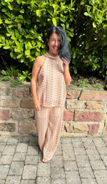 Lade das Bild in den Galerie-Viewer, Neckholder Top Phantasie "Beige"
