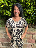 Lade das Bild in den Galerie-Viewer, Leo Shirt
