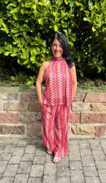 Lade das Bild in den Galerie-Viewer, Neckholder Top Phantasie "Rose Rot"
