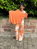 Lade das Bild in den Galerie-Viewer, Pullover Halbarm mit Rüsche
